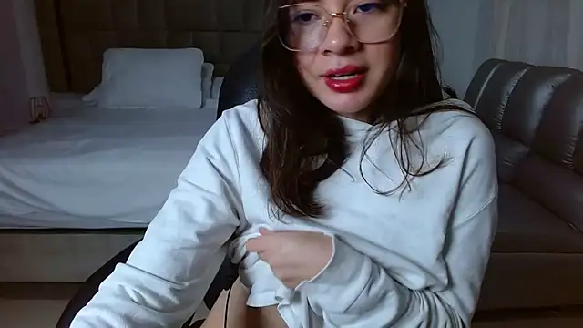 zoecruzz online show from February 13, 2026, 2:28 pm