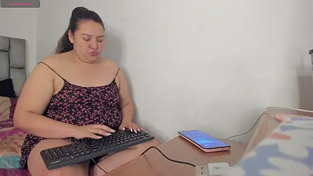 cutiepeach online show from December 4, 2024, 2:36 am