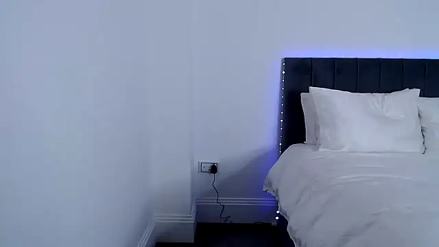 BritishJuicyAva online show from December 5, 2025, 6:28 pm