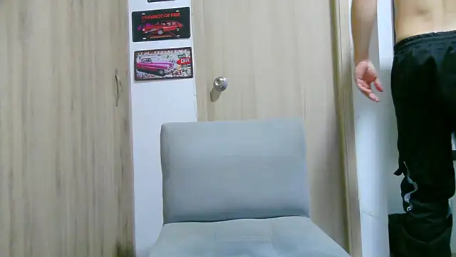 Snapshot of Aaron_kwok28 chatting on April 10, 2026, 11:01 pm Aaron kwok28 online show from April 10, 2026, 11:01 pm