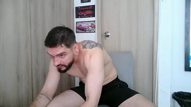 Snapshot of Aaron_kwok28 chatting on March 5, 2026, 10:05 pm Aaron kwok28 online show from March 5, 2026, 10:05 pm