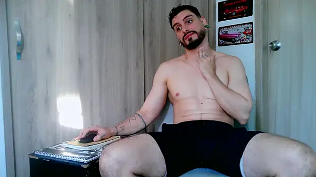 Snapshot of Aaron_kwok28 chatting on March 11, 2026, 10:15 pm Aaron kwok28 online show from March 11, 2026, 10:15 pm