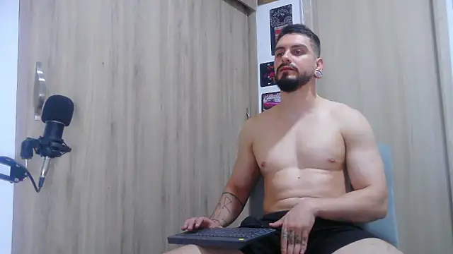 Snapshot of Aaron_kwok28 chatting on November 1, 2025, 1:56 am Aaron kwok28 online show from November 1, 2025, 1:56 am