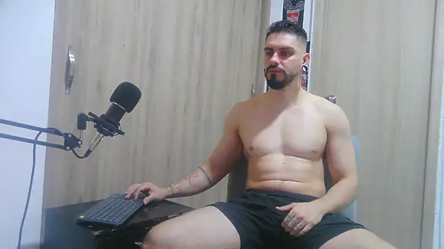 Snapshot of Aaron_kwok28 chatting on November 23, 2025, 3:05 am Aaron kwok28 online show from November 23, 2025, 3:05 am