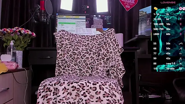 Raissa sky26 online show from November 9, 2025, 3:32 am