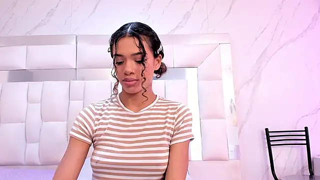 BritneyCollins online show from November 15, 2025, 11:58 am