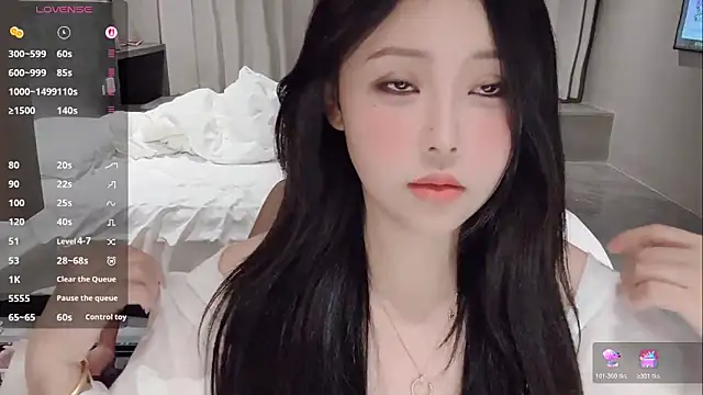 Snapshot of Fountain- chatting on November 13, 2025, 10:02 pm Fountain- online show from November 13, 2025, 10:02 pm