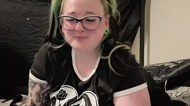 Bunny Cummings online show from April 25, 2026, 9:23 pm