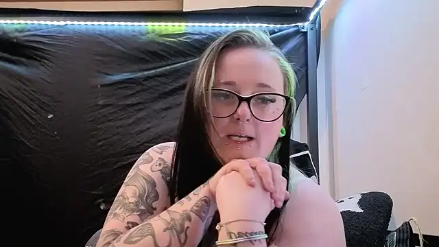 Bunny Cummings online show from April 21, 2026, 10:49 pm
