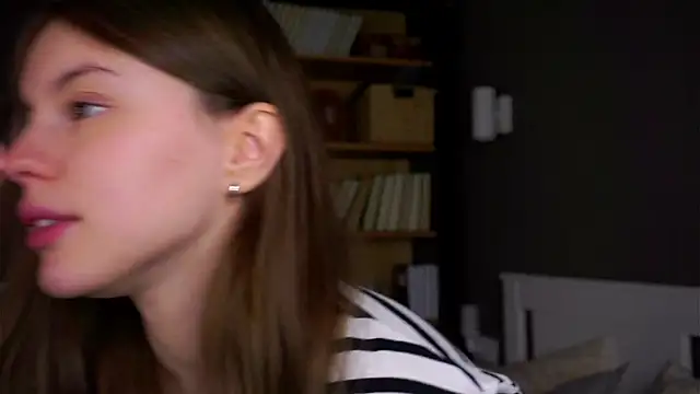 Snapshot of DarylBarks chatting on December 14, 2025, 1:12 am DarylBarks online show from December 14, 2025, 1:12 am