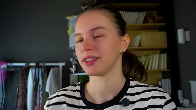 Snapshot of DarylBarks chatting on November 26, 2025, 1:38 am DarylBarks online show from November 26, 2025, 1:38 am