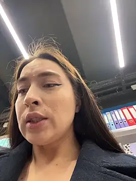 Holly Play online show from December 21, 2025, 12:07 pm