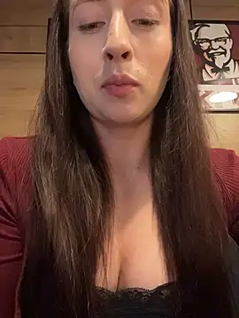 Snapshot of Holly_Play chatting on July 6, 2026, 10:00 am Holly Play online show from July 6, 2026, 10:00 am