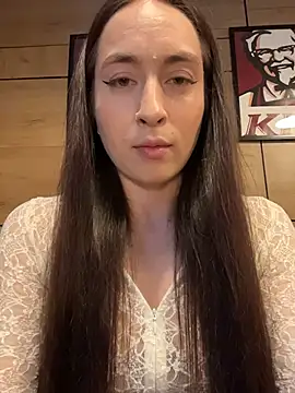 Snapshot of Holly_Play chatting on June 19, 2026, 9:04 am Holly Play online show from June 19, 2026, 9:04 am