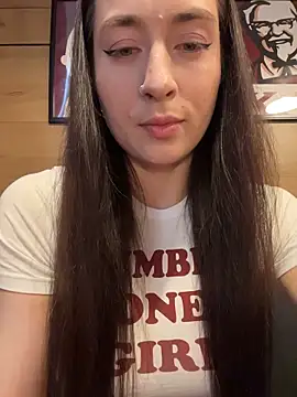 Snapshot of Holly_Play chatting on June 9, 2026, 10:05 am Holly Play online show from June 9, 2026, 10:05 am