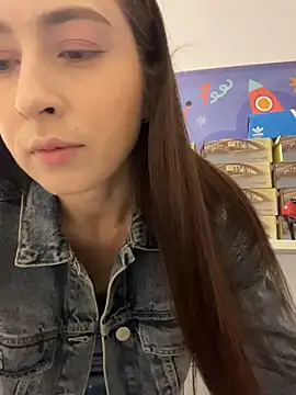Snapshot of Holly_Play chatting on July 21, 2026, 7:53 am Holly Play online show from July 21, 2026, 7:53 am