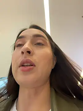 Holly Play online show from November 13, 2025, 9:24 am