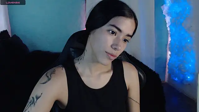 LESLIEBLACK  online show from April 8, 2026, 6:42 pm