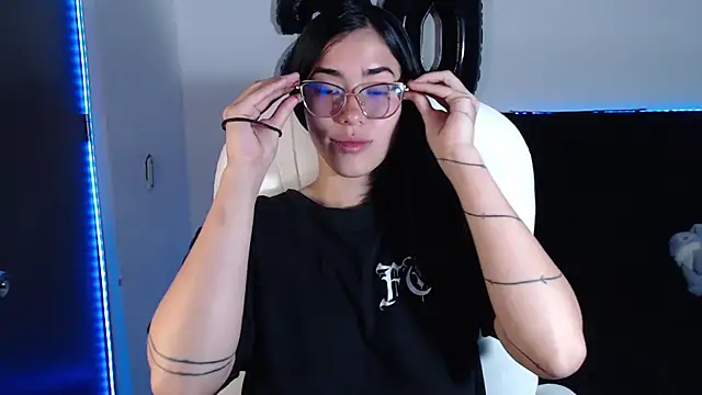 LESLIEBLACK  online show from March 12, 2025, 2:09 am