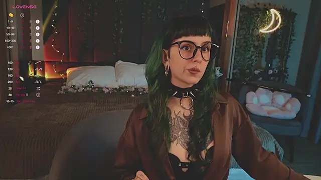 MichaellaMoon online show from March 7, 2025, 3:49 pm