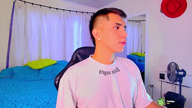 Snapshot of Chris_Maddox chatting on December 3, 2025, 7:35 pm Chris Maddox online show from December 3, 2025, 7:35 pm