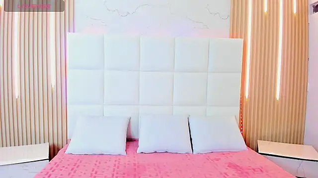 Snapshot of Iris_Thompson_ chatting on October 11, 2025, 4:24 am Iris Thompson online show from October 11, 2025, 4:24 am