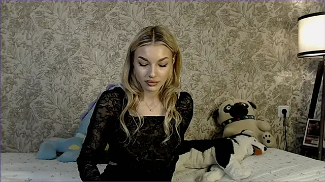 Snapshot of Ella_Milla chatting on November 16, 2025, 10:31 am Ella Milla online show from November 16, 2025, 10:31 am