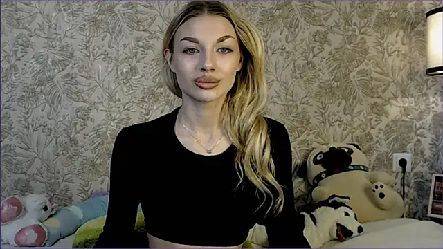 Snapshot of Ella_Milla chatting on November 2, 2025, 9:47 am Ella Milla online show from November 2, 2025, 9:47 am