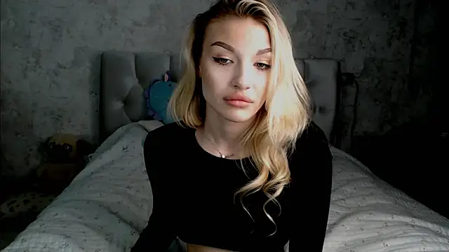 Snapshot of Ella_Milla chatting on May 11, 2026, 4:04 pm Ella Milla online show from May 11, 2026, 4:04 pm