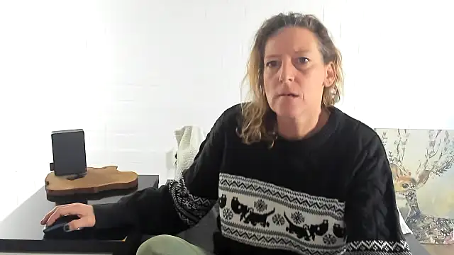 MendiPetite online show from January 14, 2026, 9:46 am