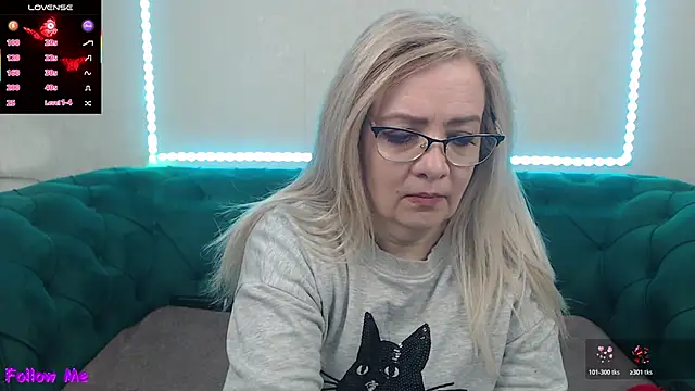 IvanaCharm online show from April 25, 2026, 3:42 am