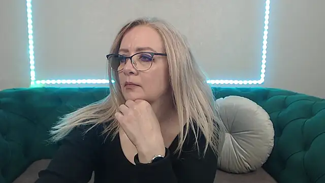 IvanaCharm online show from April 23, 2026, 3:46 am