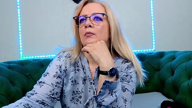IvanaCharm online show from July 24, 2026, 3:35 am