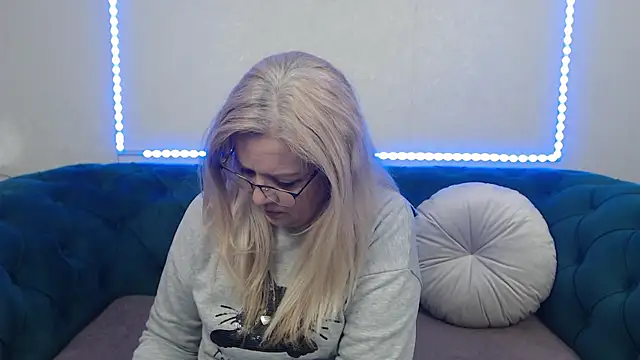 IvanaCharm online show from April 29, 2026, 3:21 am