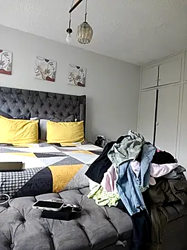 Drippincaty online show from December 1, 2025, 7:42 am