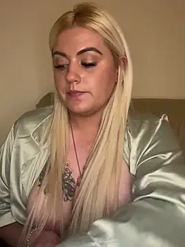 Snapshot of Blondiee3088 chatting on February 12, 2025, 9:01 pm Blondiee3088 online show from February 12, 2025, 9:01 pm