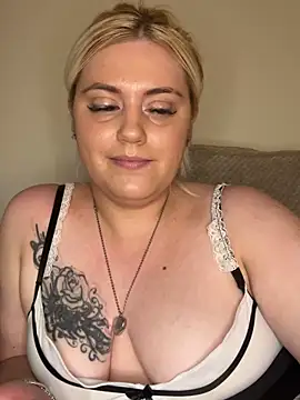 Snapshot of Blondiee3088 chatting on February 23, 2025, 5:18 pm Blondiee3088 online show from February 23, 2025, 5:18 pm