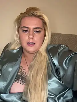 Snapshot of Blondiee3088 chatting on February 19, 2025, 5:38 pm Blondiee3088 online show from February 19, 2025, 5:38 pm