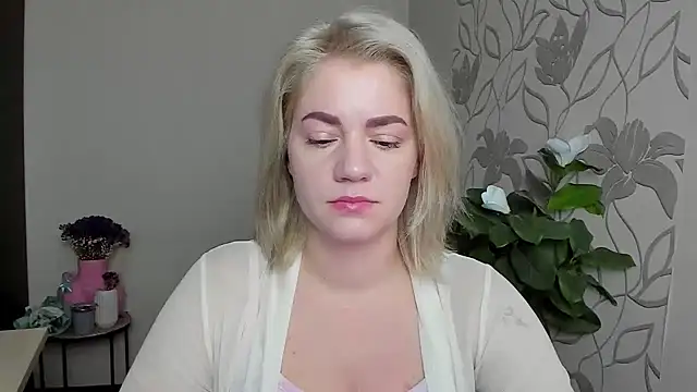 MariaSttone online show from November 15, 2025, 11:47 am