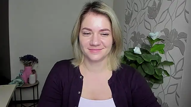 MariaSttone online show from October 13, 2025, 3:46 pm