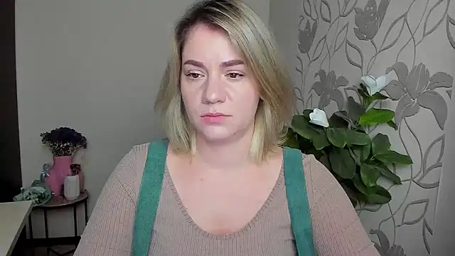 MariaSttone online show from October 21, 2025, 5:23 pm