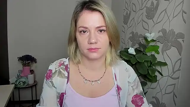 MariaSttone online show from October 10, 2025, 8:59 am