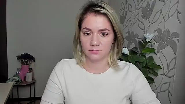 MariaSttone online show from October 16, 2025, 5:10 pm