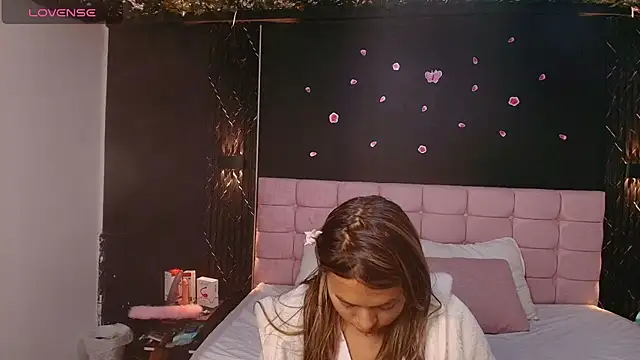 AntonellaRosee  online show from October 7, 2025, 12:06 pm