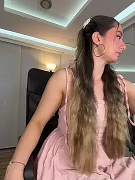 nicollefiorett online show from November 19, 2025, 10:54 pm