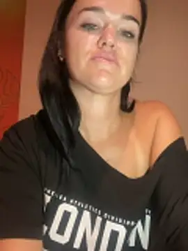 English-Chloe96 online show from December 22, 2025, 6:08 pm