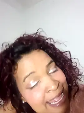 Snapshot of _violetta_- chatting on November 8, 2025, 12:58 am violetta - online show from November 8, 2025, 12:58 am