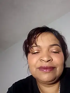 Snapshot of _violetta_- chatting on October 25, 2025, 12:17 pm violetta - online show from October 25, 2025, 12:17 pm