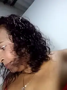 Snapshot of _violetta_- chatting on December 1, 2025, 11:49 pm violetta - online show from December 1, 2025, 11:49 pm