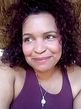 Snapshot of _violetta_- chatting on December 2, 2025, 6:20 pm violetta - online show from December 2, 2025, 6:20 pm